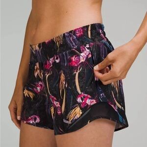 Lululemon Hotty Hot Shorts Size 10 Low Rise 4” Inseam Brief Lining Veiled Floral